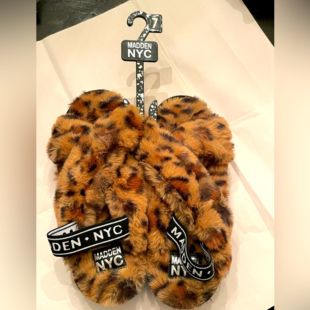 Steve Madden Leopard print fluffy platform sandals slippers size 7. NWT